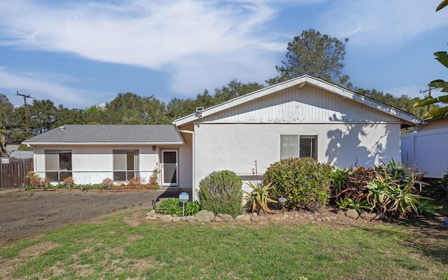 view of front facade with a front yard