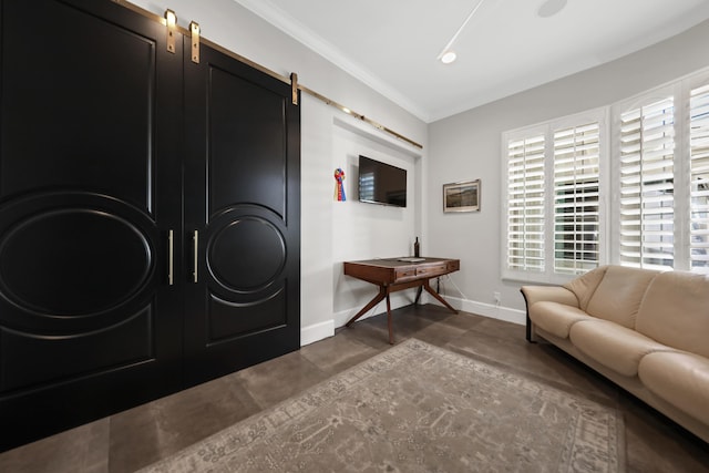 entrance foyer featuring a barn door and crown molding