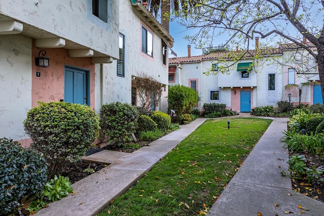 view of home's community featuring a lawn