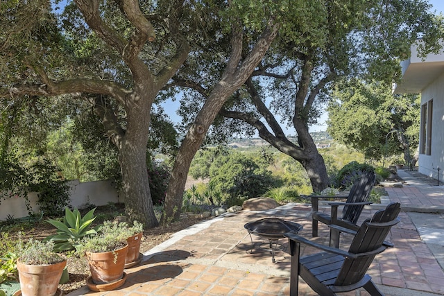 view of patio featuring an outdoor fire pit