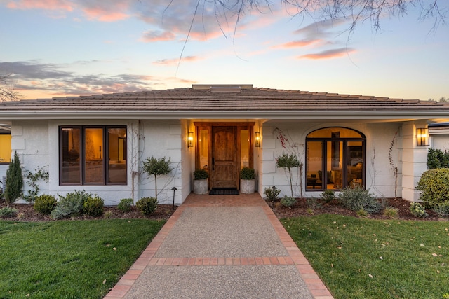 view of front of property featuring a front lawn and stucco siding