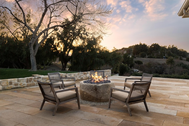 view of patio with a fire pit