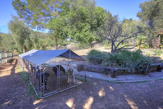 view of yard with an outdoor structure