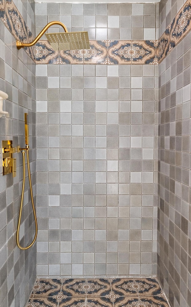 bathroom with a tile shower