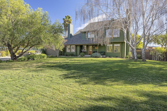 view of front of property featuring a front yard