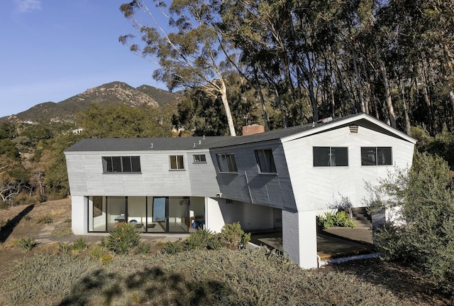 view of front of home with a mountain view