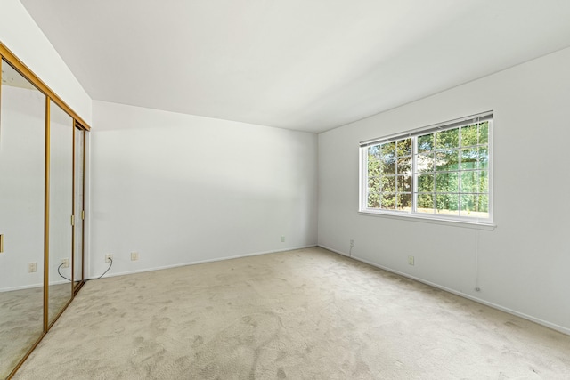 unfurnished room featuring carpet floors