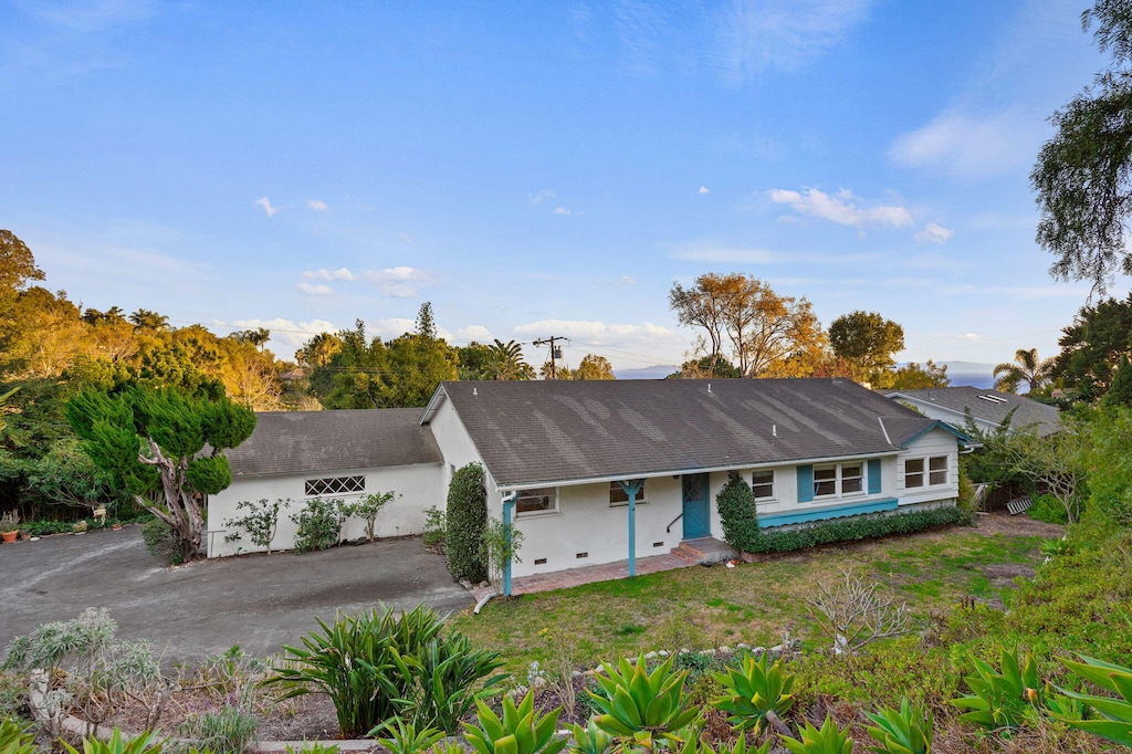 ranch-style house with a front lawn