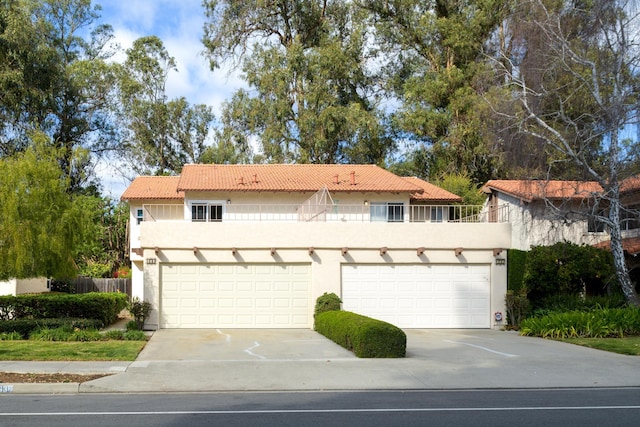 view of front facade featuring a garage