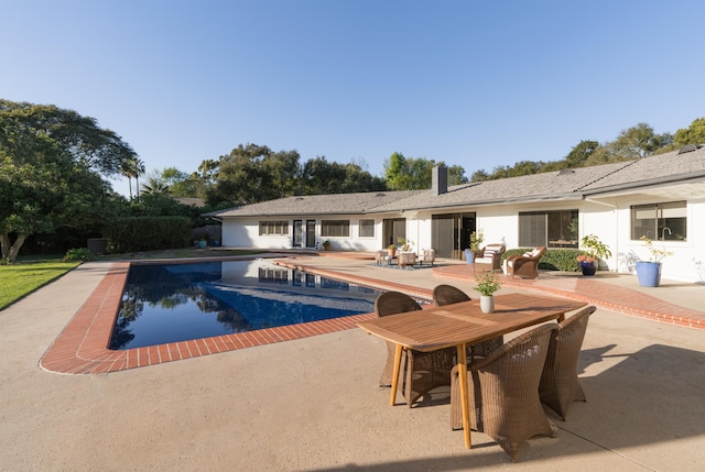 view of swimming pool featuring a patio