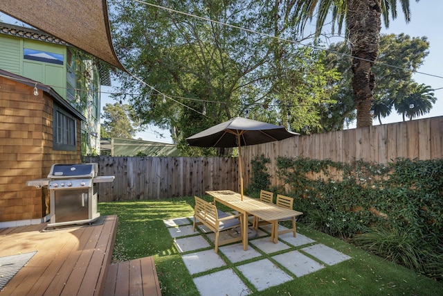 view of yard with a patio area