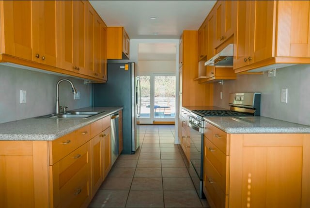 kitchen with tasteful backsplash, sink, tile patterned floors, and stainless steel appliances