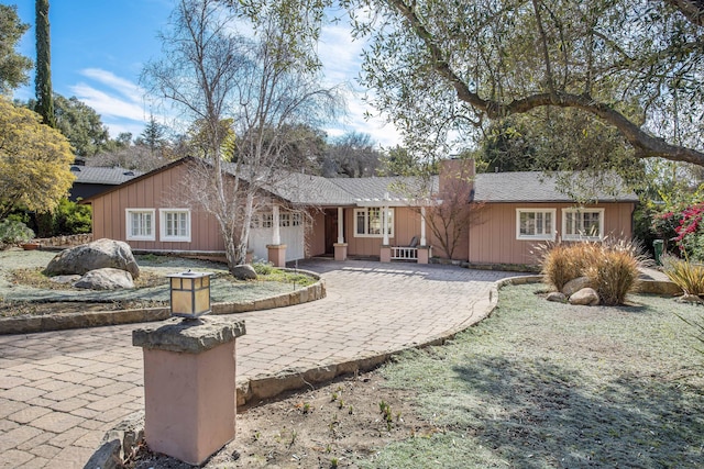 ranch-style home featuring a garage