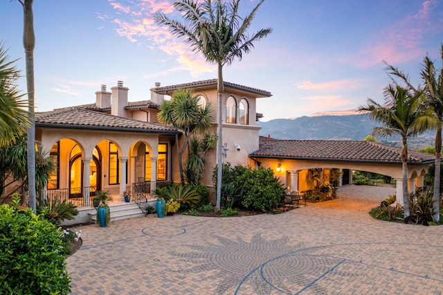 view of front of property featuring a mountain view