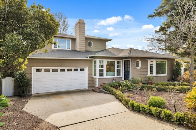 view of front of property featuring a garage