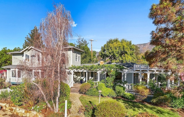 view of front of house featuring a front yard and a pergola