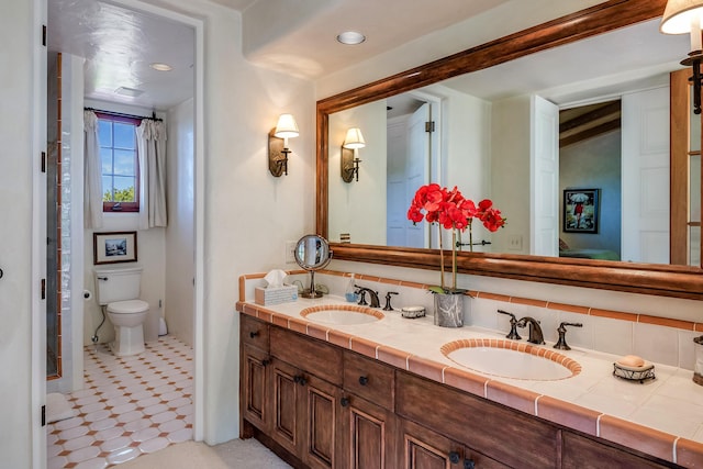 bathroom featuring vanity, toilet, and decorative backsplash