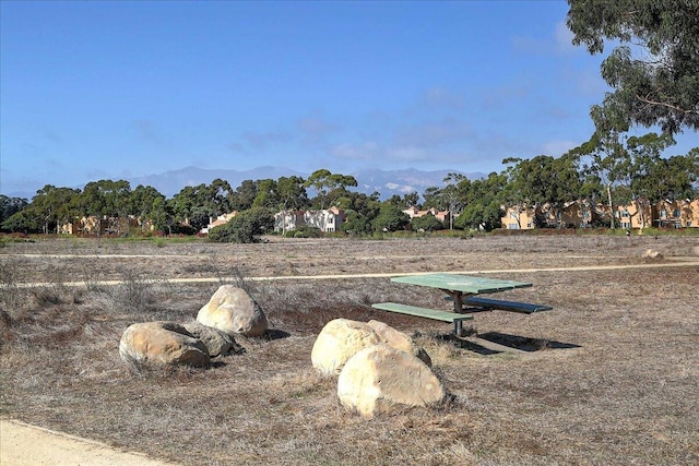 view of yard with a mountain view