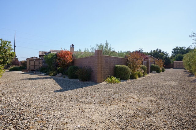 view of yard with a shed