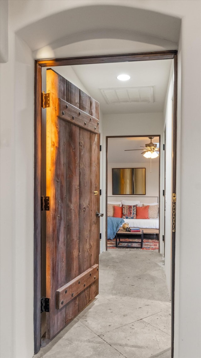 mudroom with visible vents, ceiling fan, and unfinished concrete floors