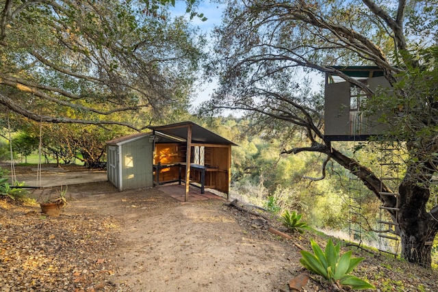 view of outbuilding featuring an outbuilding