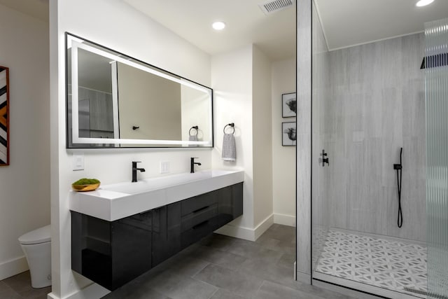 full bathroom with toilet, recessed lighting, visible vents, and tiled shower