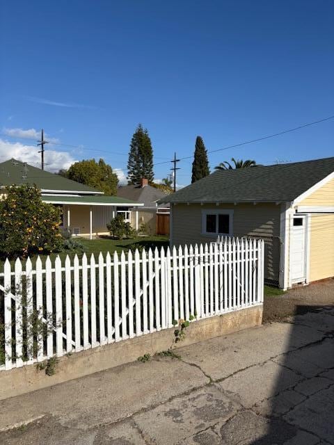 single story home with fence