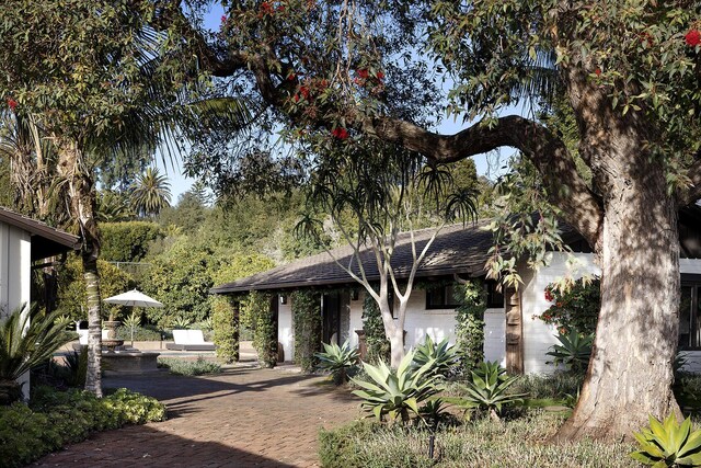 view of front of property with a patio