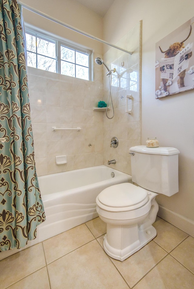 full bath featuring toilet, shower / bathtub combination with curtain, baseboards, and tile patterned floors