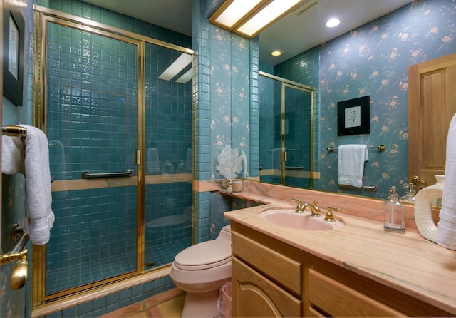 full bath featuring visible vents, toilet, vanity, a shower stall, and wallpapered walls