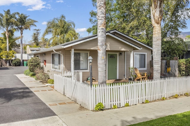 bungalow featuring a fenced front yard