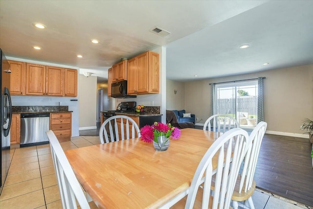 dining room featuring baseboards, light tile patterned floors, visible vents, and recessed lighting