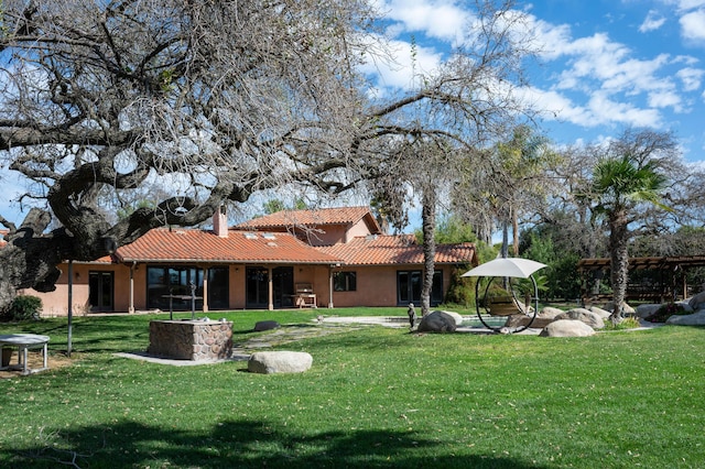 view of yard featuring a patio