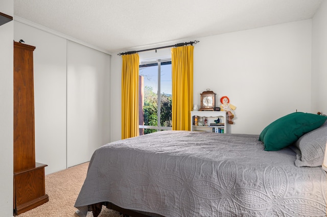 bedroom featuring a textured ceiling and carpet flooring