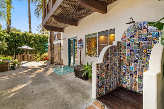 entrance to property featuring stucco siding