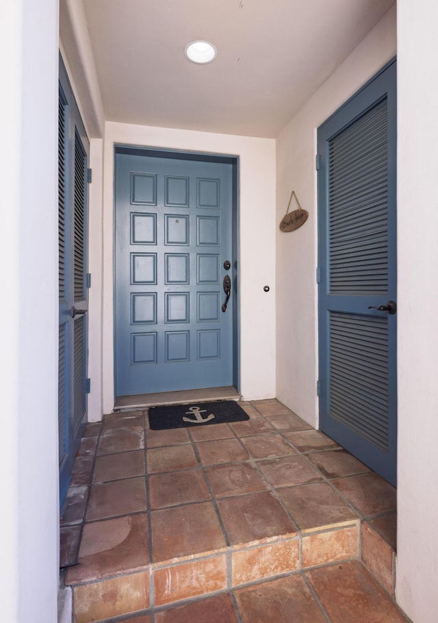 entrance to property with stucco siding