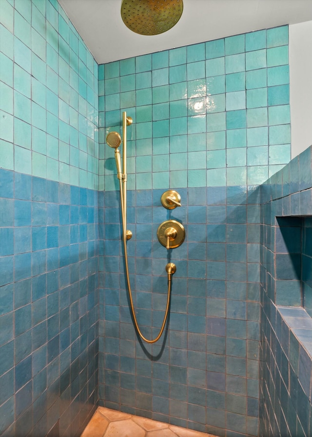 bathroom featuring a tile shower