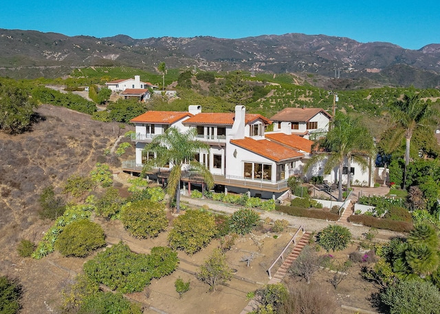 birds eye view of property featuring a mountain view