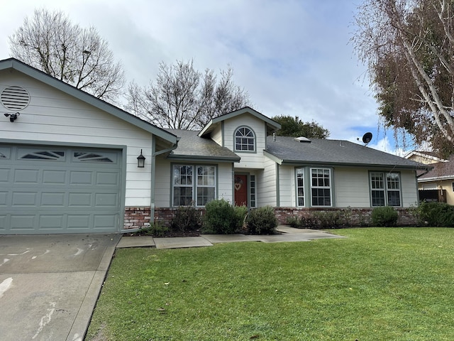 view of front of house featuring a garage, roof with shingles, concrete driveway, and a front yard