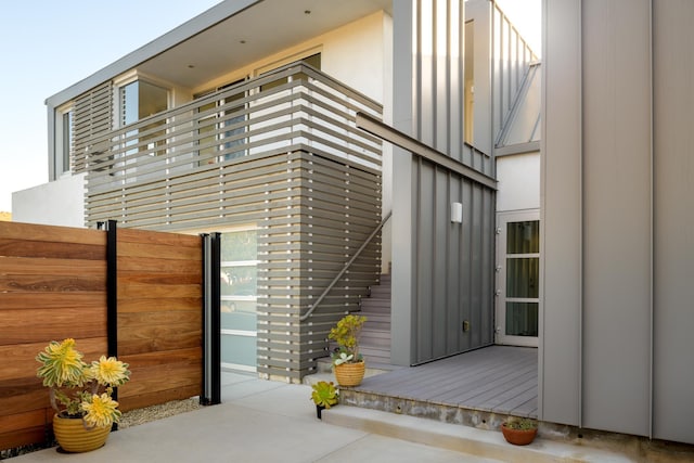 903 W Mission St, Santa Barbara, CA 93101 - back of property with fence and board and batten siding
