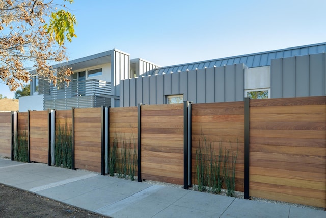 903 W Mission St, Santa Barbara, CA 93101 - view of front facade with board and batten siding and fence
