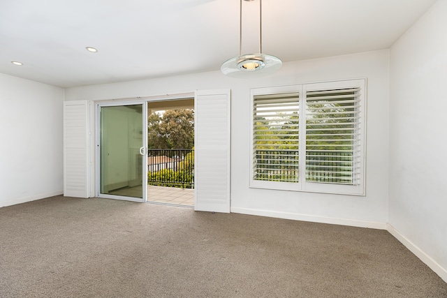 empty room with baseboards, recessed lighting, and carpet floors