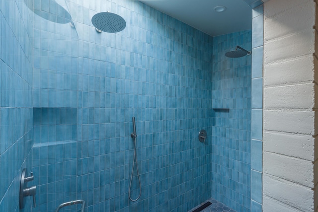 216 E Matilija St, Ojai, CA 93023 - bathroom featuring a tile shower