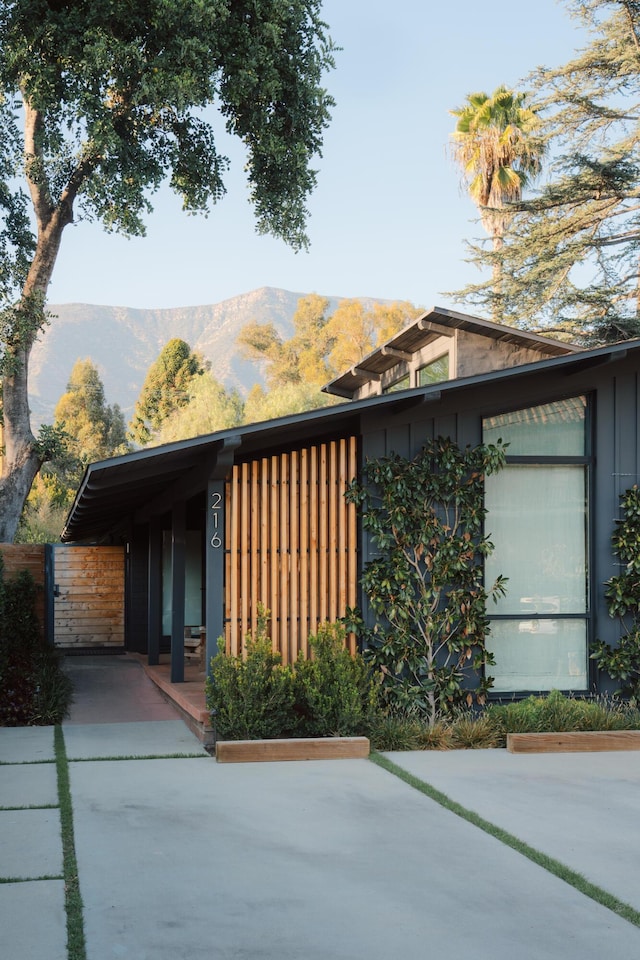 216 E Matilija St, Ojai, CA 93023 - view of front of property featuring a mountain view and a gate