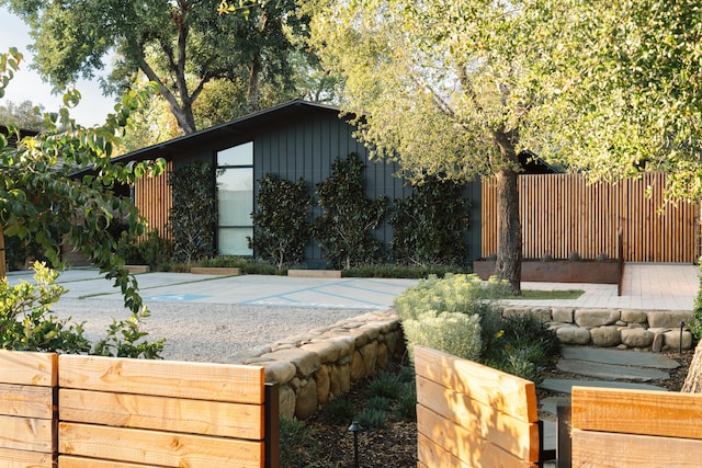216 E Matilija St, Ojai, CA 93023 - exterior space featuring fence