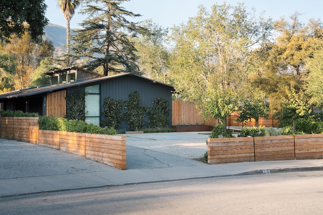 216 E Matilija St, Ojai, CA 93023 - view of side of property with a mountain view and fence