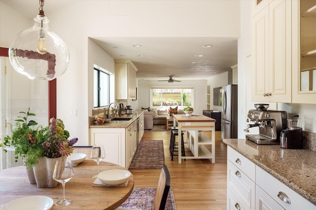 kitchen with freestanding refrigerator, light wood-type flooring, a ceiling fan, recessed lighting, and a sink
