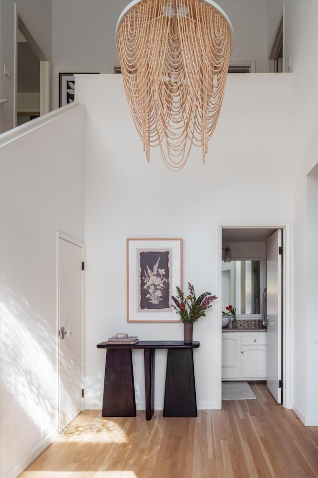 room details with a chandelier, baseboards, and wood finished floors