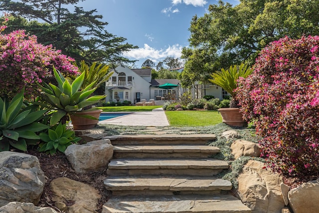 935 Arcady Rd, Santa Barbara, CA 93108 - view of yard with an outdoor pool
