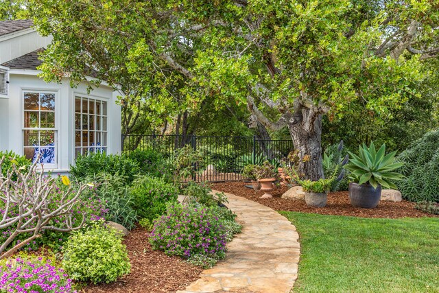 935 Arcady Rd, Santa Barbara, CA 93108 - view of yard with fence